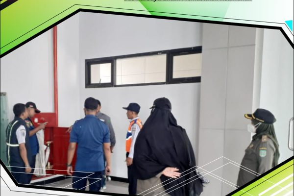 Petugas Lakukan Proteksi Kebakaran di Terminal Bus Purbaya untuk Memastikan Keamanan