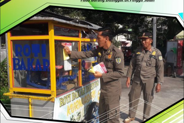 Tindak Tegas PKL Dengan Penempelan Stiker Peringatan Pada Barang Ditinggal Di Pinggir Jalan